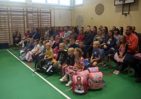 PRVOŠOLČKI BEGUNJE 13 FOTO LJUBO VUKELIČ